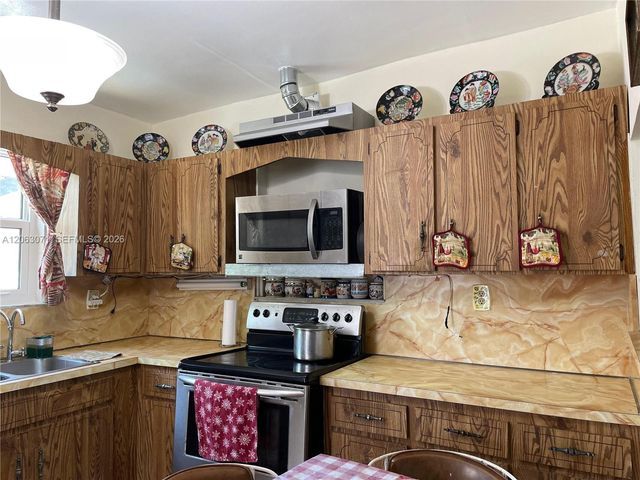 1085 NW 26th St, Miami, FL 33127
