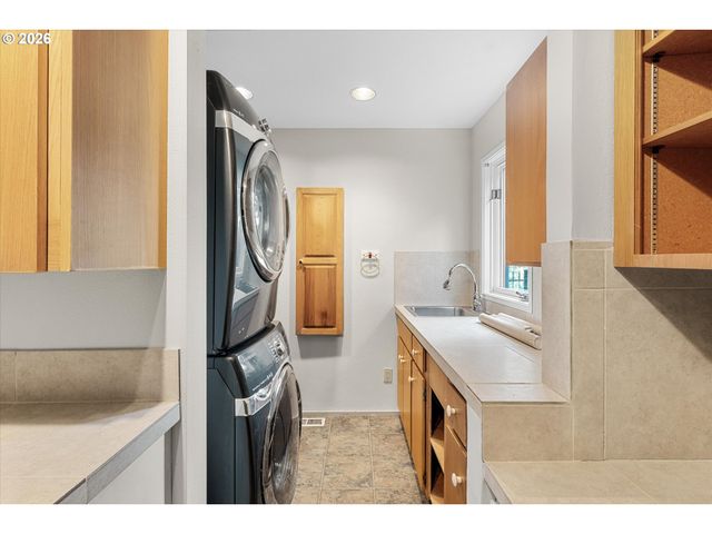 2765 Nw CIRCLE A Dr, Portland, OR 97229