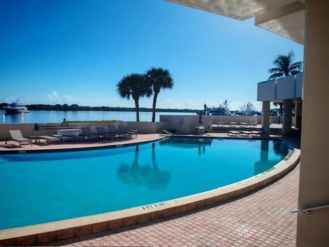 120 Lakeshore Drive 735, North Palm Beach, FL 33408