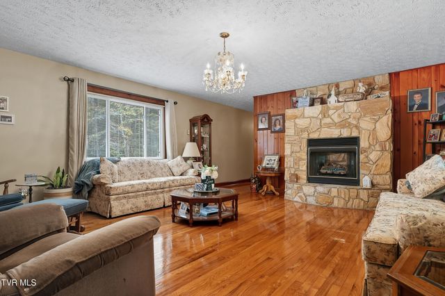 4299 Fairview Road, Duffield, VA 24244