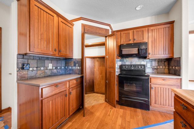 520 E Hedgewood Ct, Andover, KS 67002