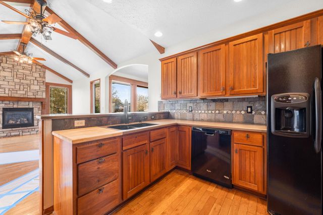 520 E Hedgewood Ct, Andover, KS 67002