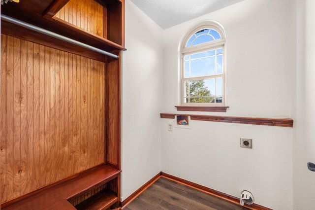 520 E Hedgewood Ct, Andover, KS 67002