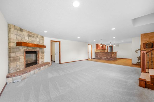 520 E Hedgewood Ct, Andover, KS 67002