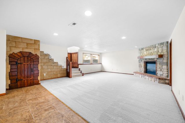 520 E Hedgewood Ct, Andover, KS 67002