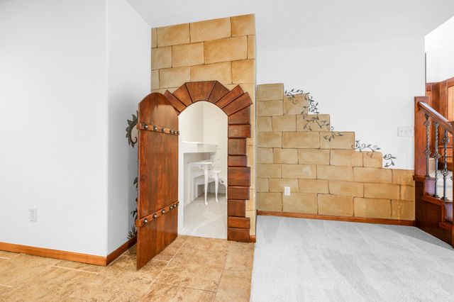 520 E Hedgewood Ct, Andover, KS 67002