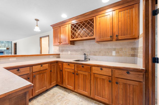 520 E Hedgewood Ct, Andover, KS 67002