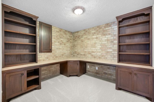 520 E Hedgewood Ct, Andover, KS 67002