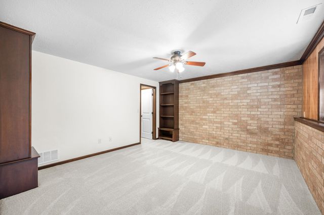 520 E Hedgewood Ct, Andover, KS 67002