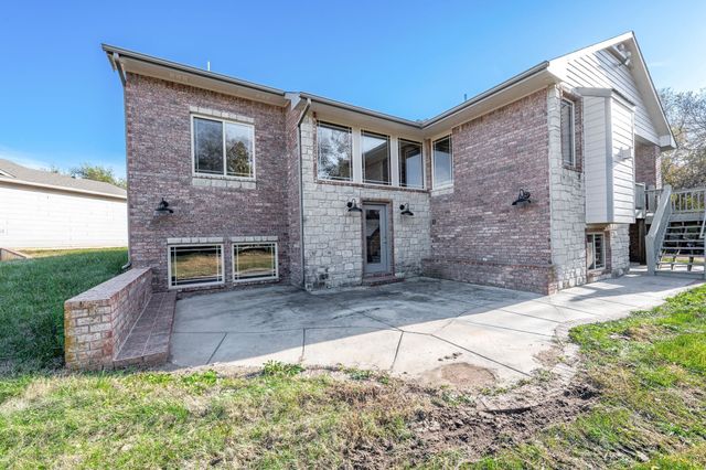 520 E Hedgewood Ct, Andover, KS 67002