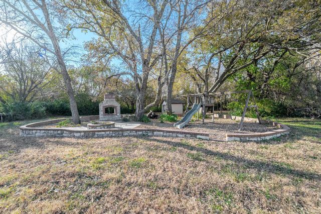 520 E Hedgewood Ct, Andover, KS 67002