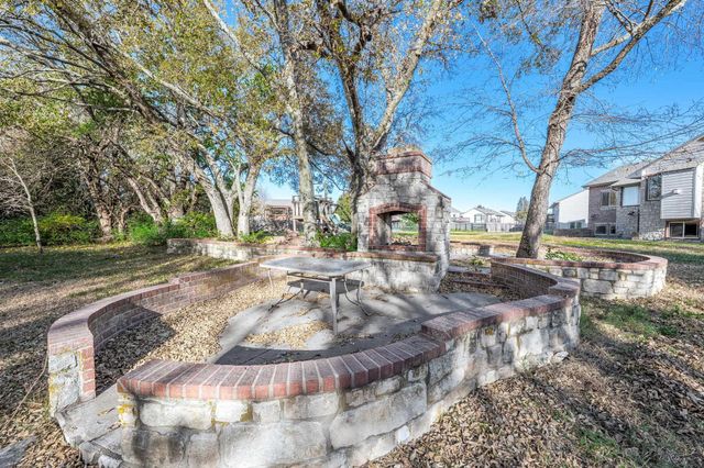 520 E Hedgewood Ct, Andover, KS 67002