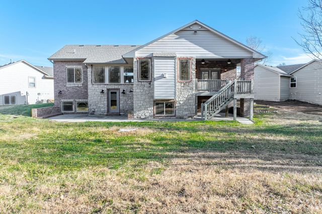 520 E Hedgewood Ct, Andover, KS 67002