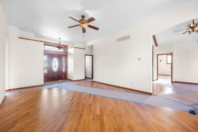 520 E Hedgewood Ct, Andover, KS 67002