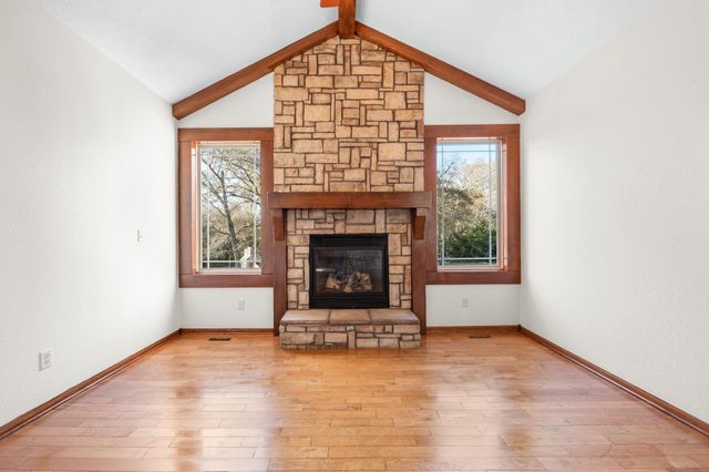 520 E Hedgewood Ct, Andover, KS 67002