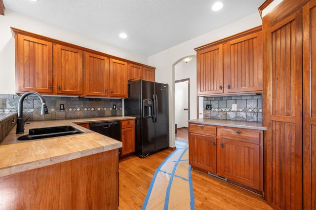 520 E Hedgewood Ct, Andover, KS 67002