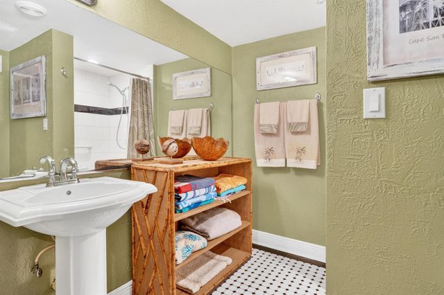 348 Plymouth Road, West Palm Beach, FL 33405