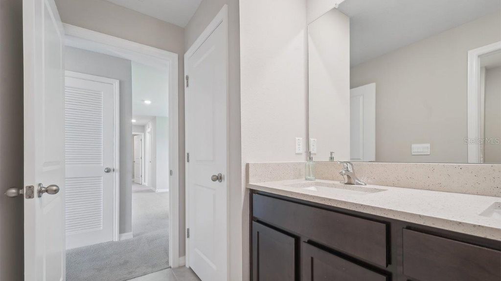 Image 18 of property listing at 15035 CROSSHALL STREAM DRIVE, Wimauma, FL 33598