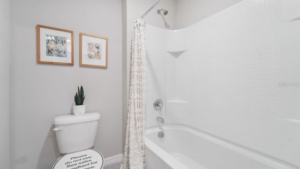 Image 8 of property listing at 15035 CROSSHALL STREAM DRIVE, Wimauma, FL 33598