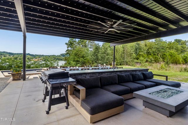 809 South Austin Springs Road, Johnson City, TN 37601