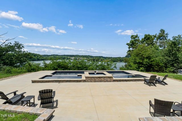 809 South Austin Springs Road, Johnson City, TN 37601