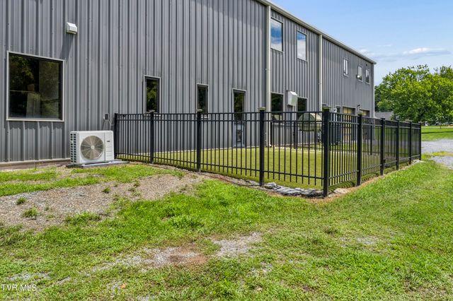 809 South Austin Springs Road, Johnson City, TN 37601