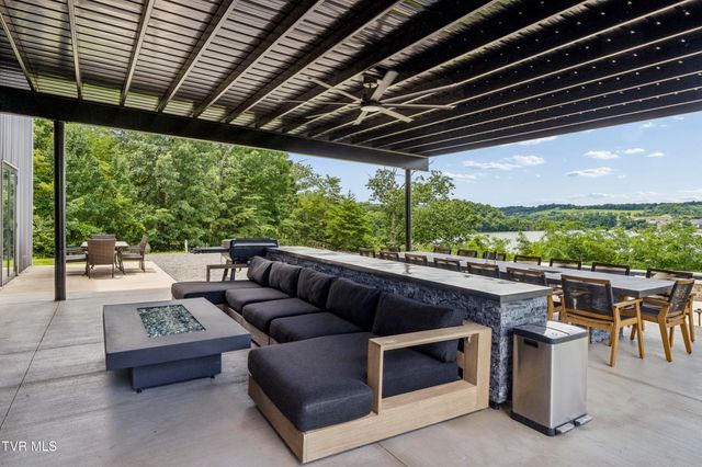 809 South Austin Springs Road, Johnson City, TN 37601