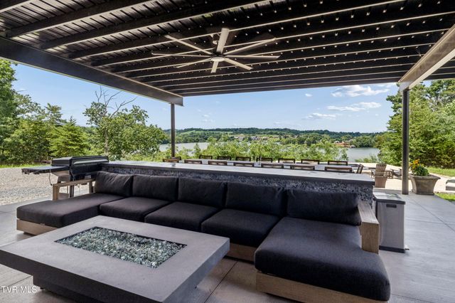 809 South Austin Springs Road, Johnson City, TN 37601