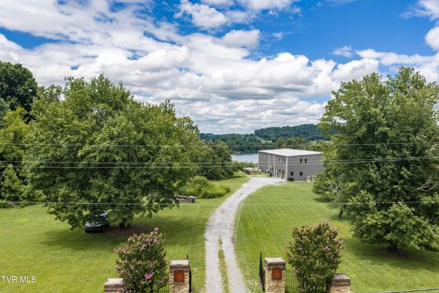 809 South Austin Springs Road, Johnson City, TN 37601