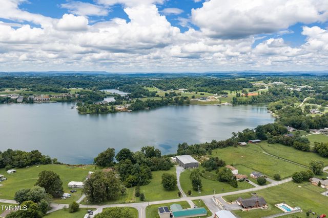 809 South Austin Springs Road, Johnson City, TN 37601