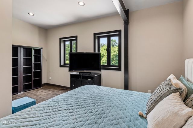 809 South Austin Springs Road, Johnson City, TN 37601