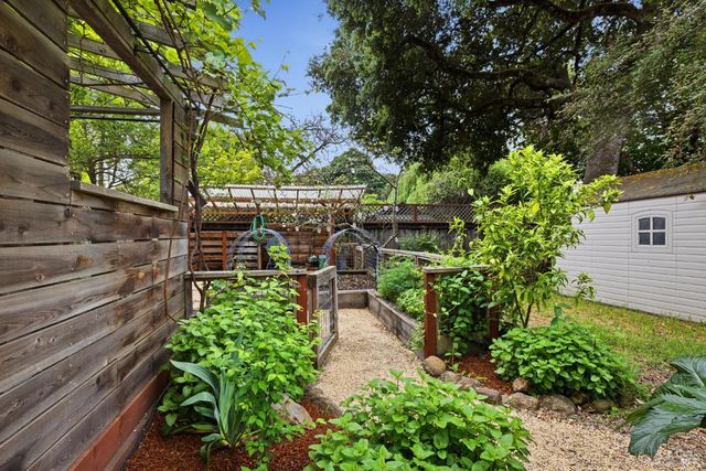 640 Charles St, Santa Rosa, CA 95404