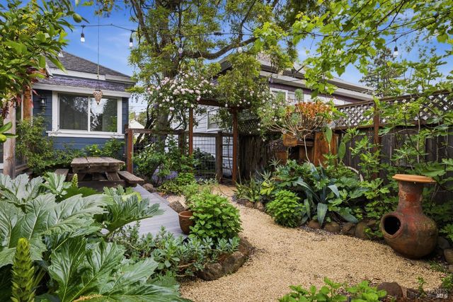 640 Charles St, Santa Rosa, CA 95404