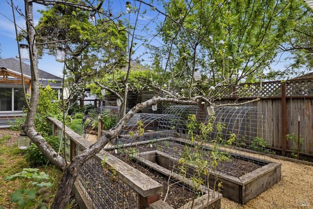 640 Charles St, Santa Rosa, CA 95404