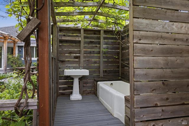 640 Charles St, Santa Rosa, CA 95404