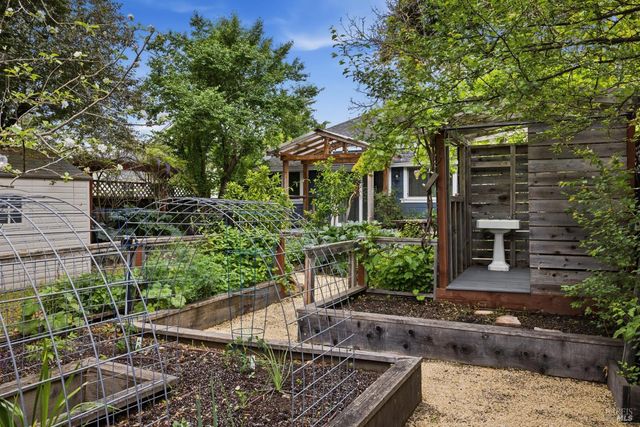 640 Charles St, Santa Rosa, CA 95404