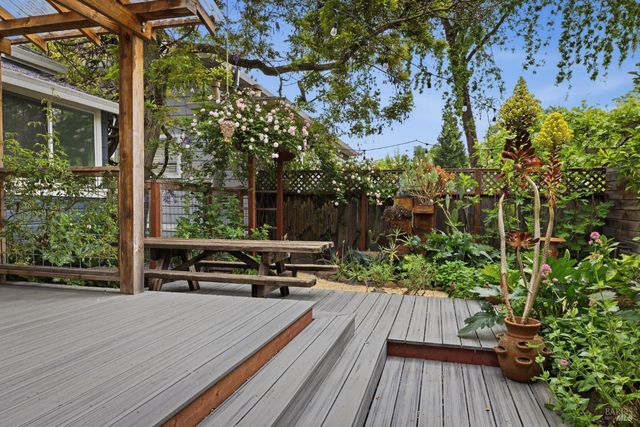 640 Charles St, Santa Rosa, CA 95404