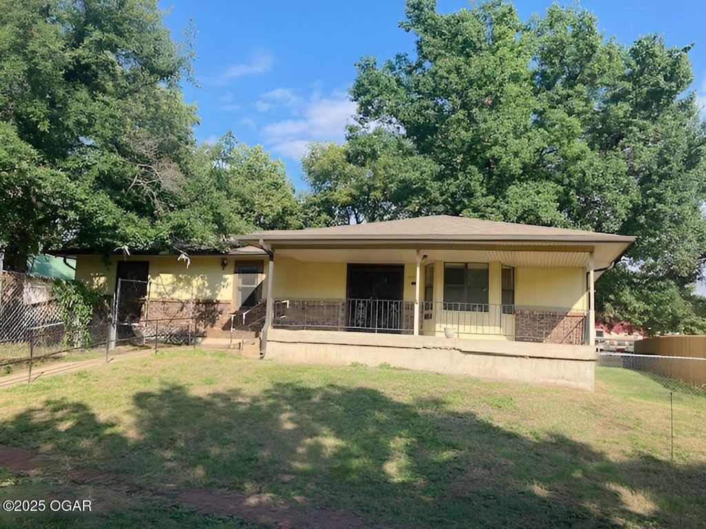 105 N Pearl Avenue, Joplin, MO 64801