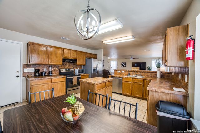 10626 Cat Mtn, San Antonio, TX 78251