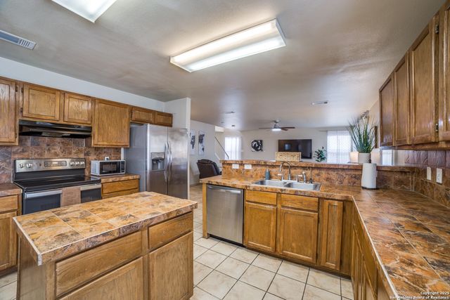 10626 Cat Mtn, San Antonio, TX 78251