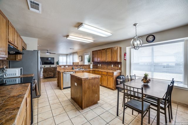 10626 Cat Mtn, San Antonio, TX 78251
