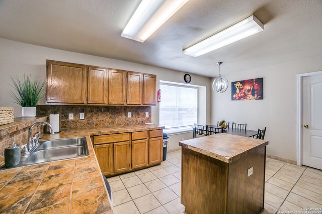 10626 Cat Mtn, San Antonio, TX 78251