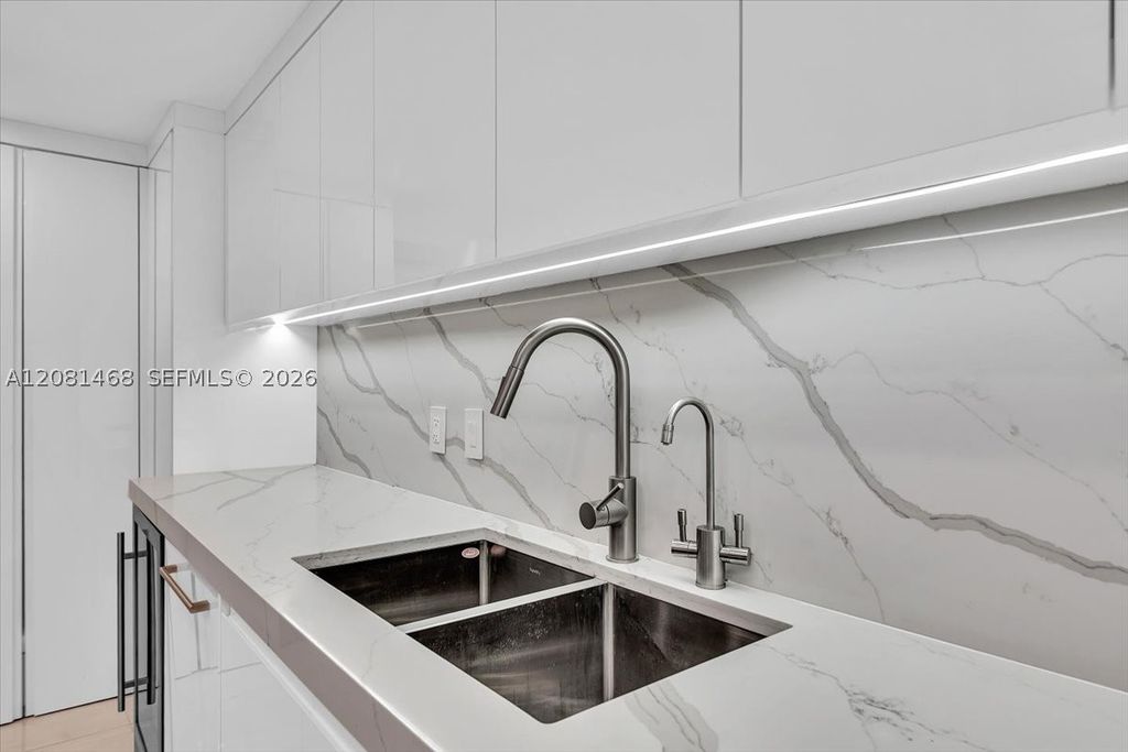 Image 11 of property listing at 9801 Collins Ave 5U, Bal Harbour, FL 33154