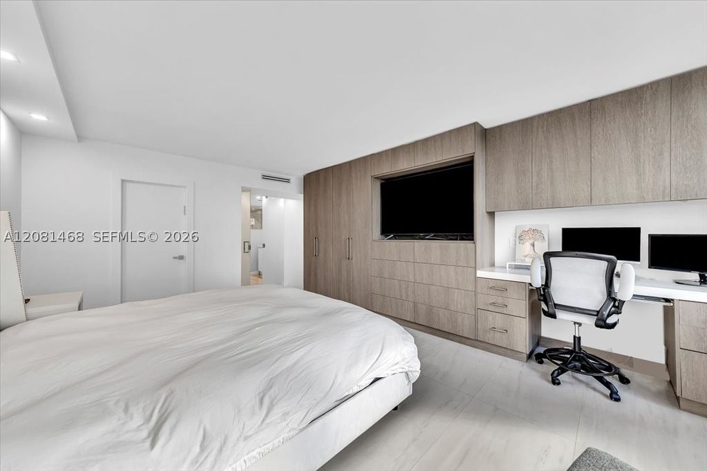 Image 13 of property listing at 9801 Collins Ave 5U, Bal Harbour, FL 33154