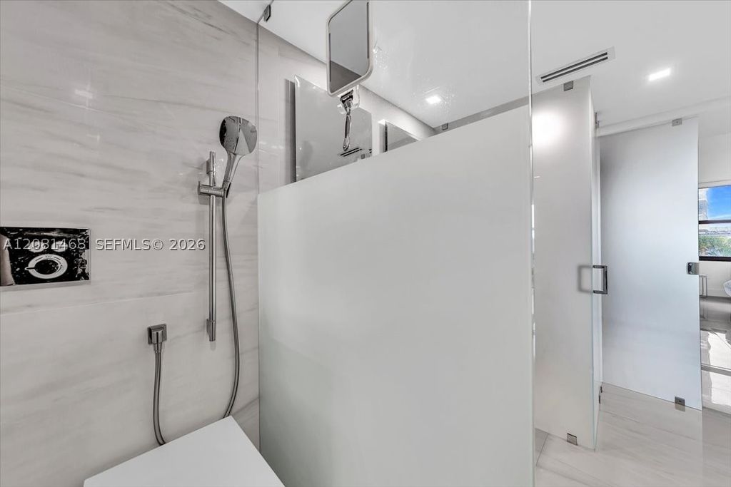 Image 17 of property listing at 9801 Collins Ave 5U, Bal Harbour, FL 33154