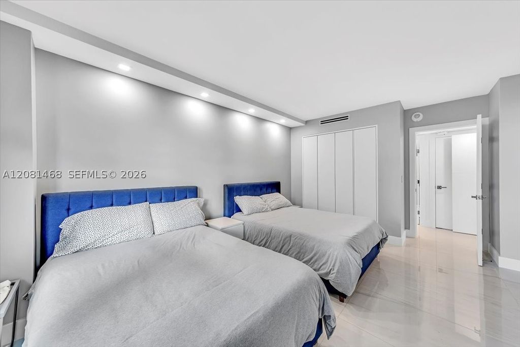 Image 18 of property listing at 9801 Collins Ave 5U, Bal Harbour, FL 33154