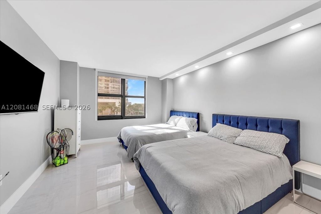 Image 19 of property listing at 9801 Collins Ave 5U, Bal Harbour, FL 33154
