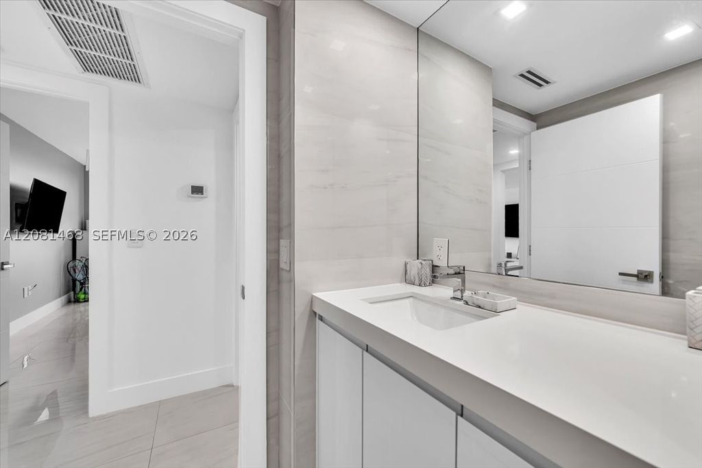 Image 21 of property listing at 9801 Collins Ave 5U, Bal Harbour, FL 33154
