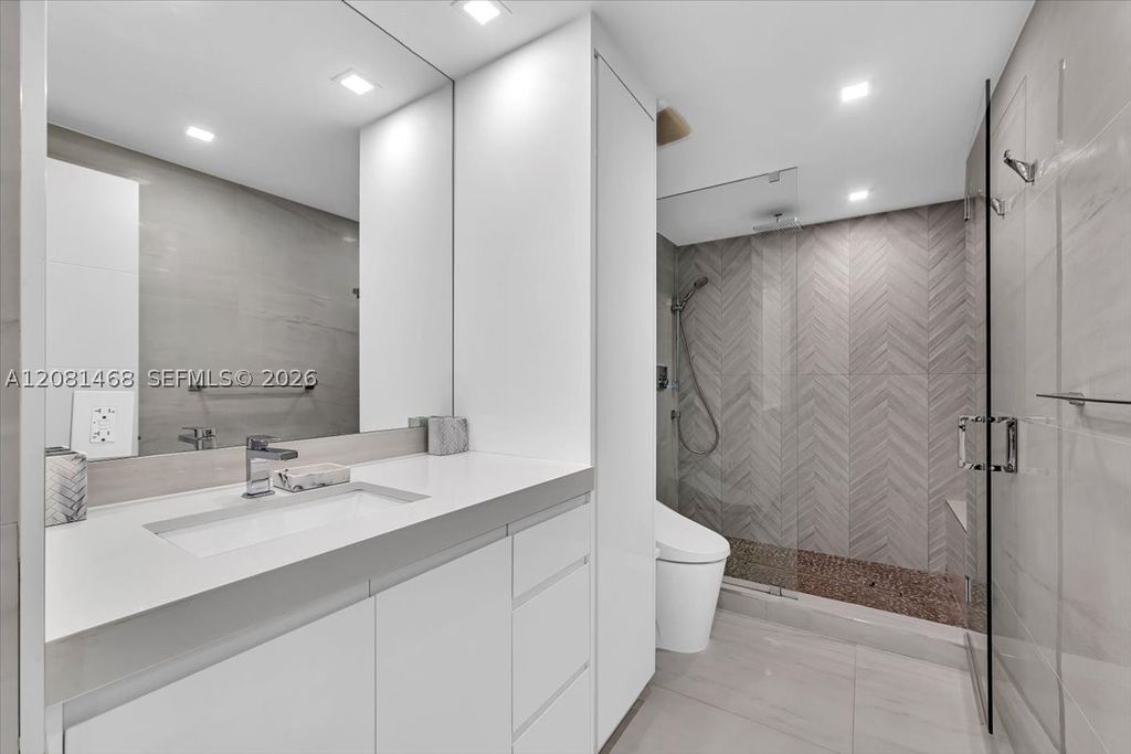 Image 23 of property listing at 9801 Collins Ave 5U, Bal Harbour, FL 33154