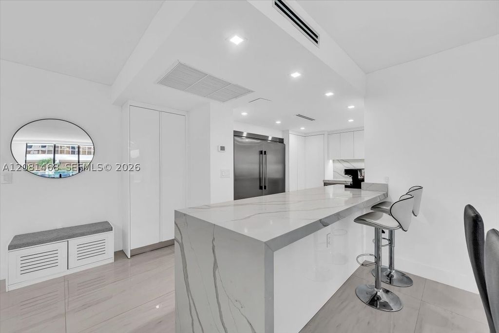 Image 4 of property listing at 9801 Collins Ave 5U, Bal Harbour, FL 33154